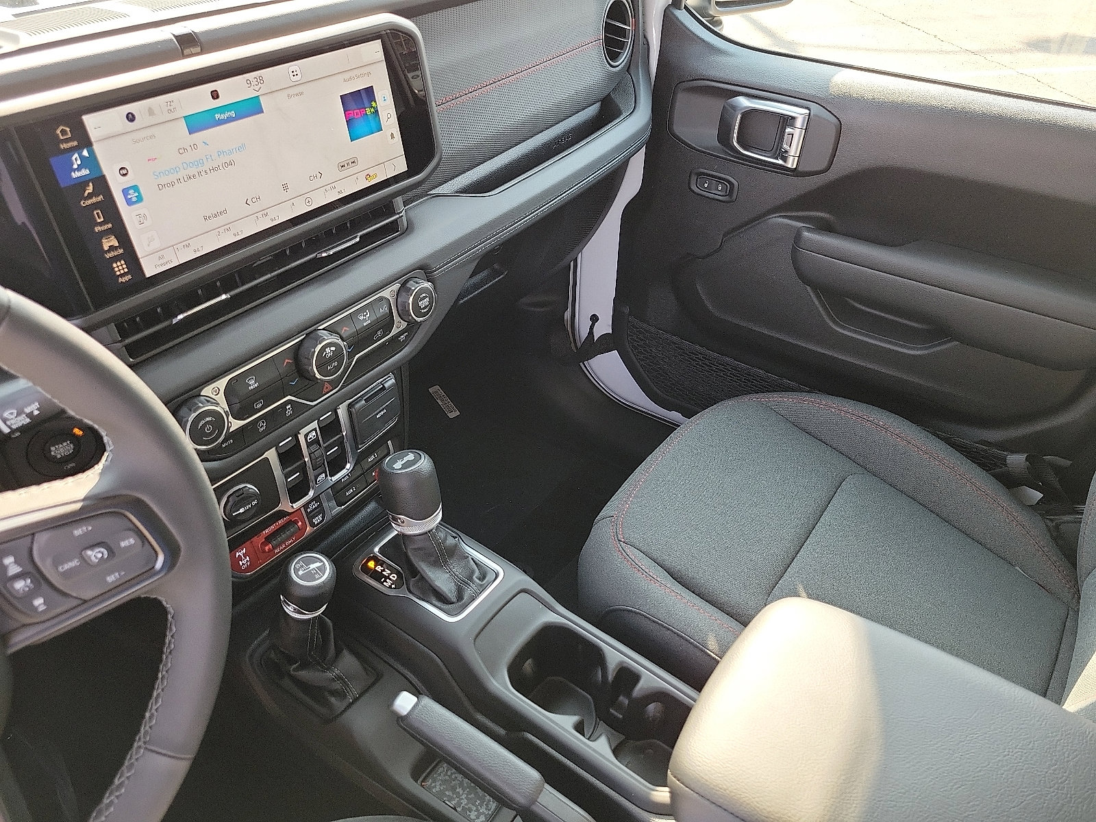 2025 Jeep Wrangler Rubicon photo 11