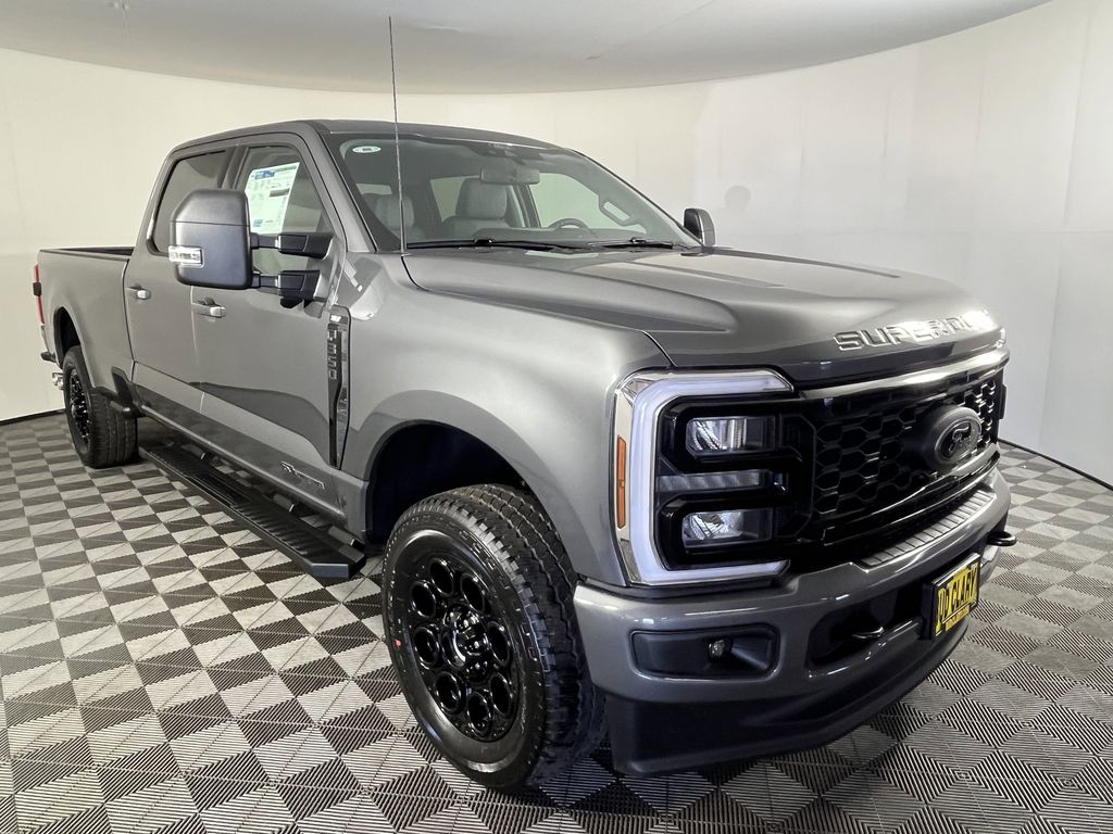 2025 Ford F-350 XLT photo 3