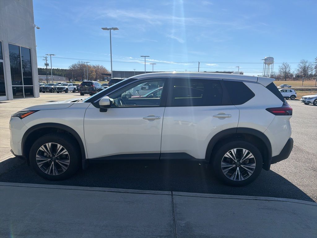 2023 Nissan Rogue SV's photo