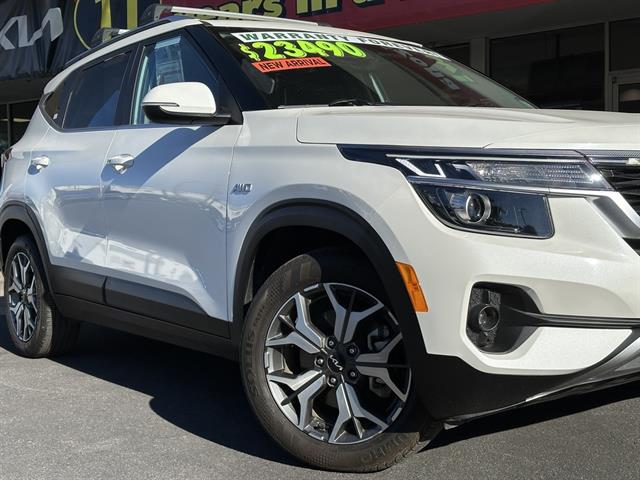 2023 Kia Seltos EX photo 3