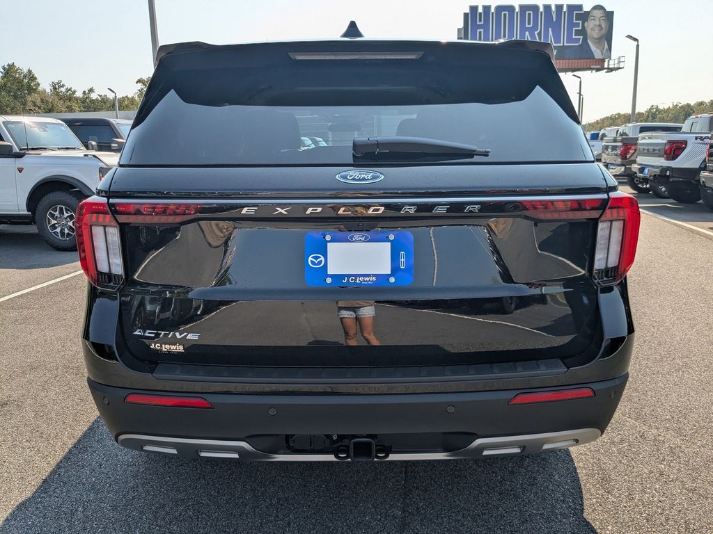 2025 Ford Explorer photo 4