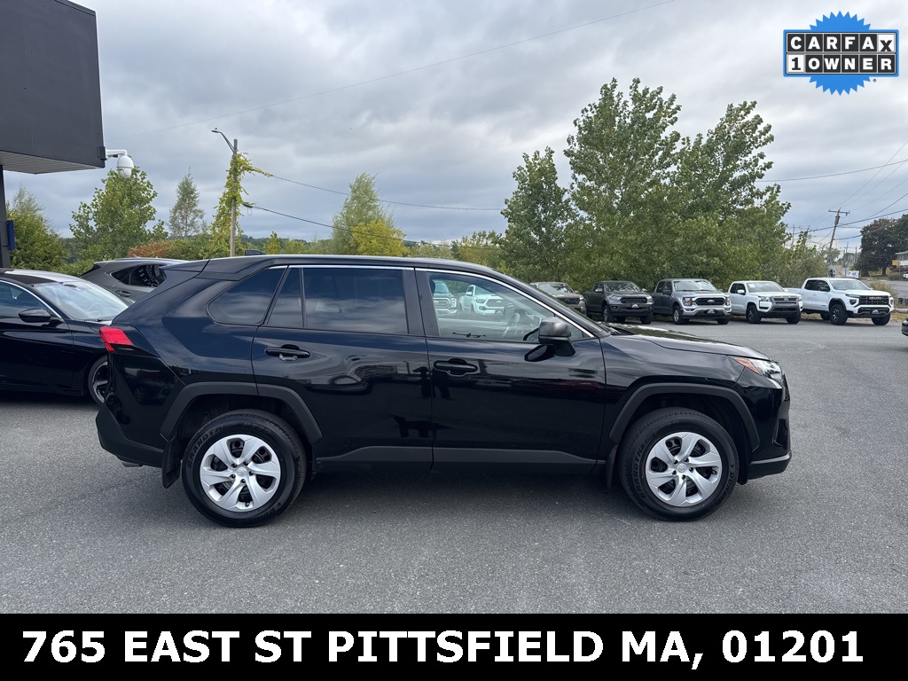2024 Toyota RAV4 LE photo 6
