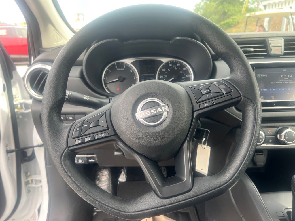2025 Nissan Versa 1.6 S photo 14
