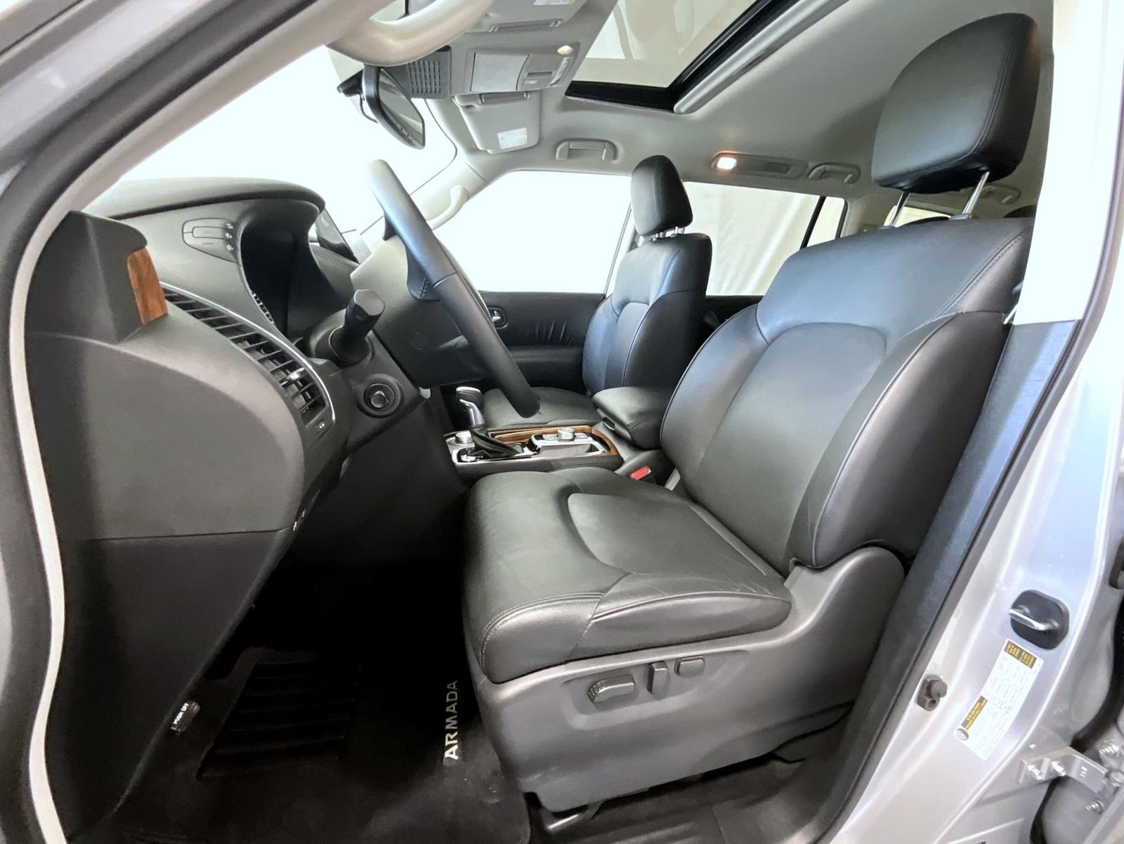 2024 Nissan Armada SL photo 9