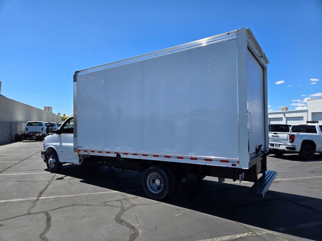 2024 Chevrolet Express Cutaway 3500 photo 4