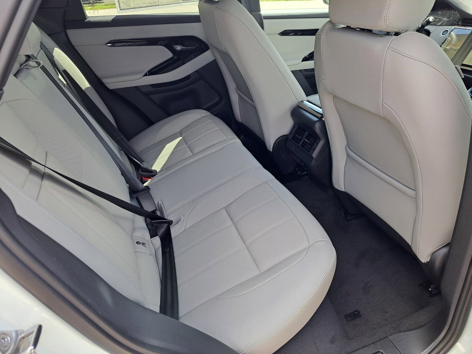 2026 Land Rover Range Rover Evoque S photo 5