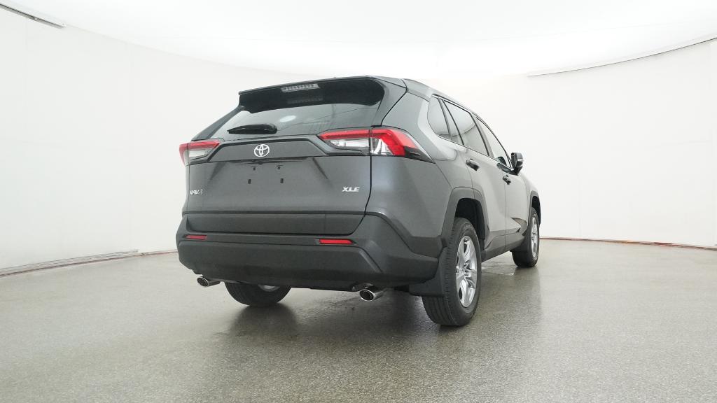2025 Toyota RAV4 XLE photo 4