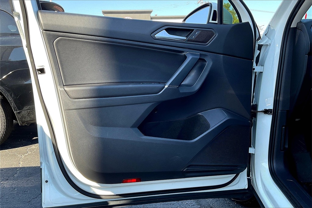 2020 Volkswagen Tiguan SE photo 20