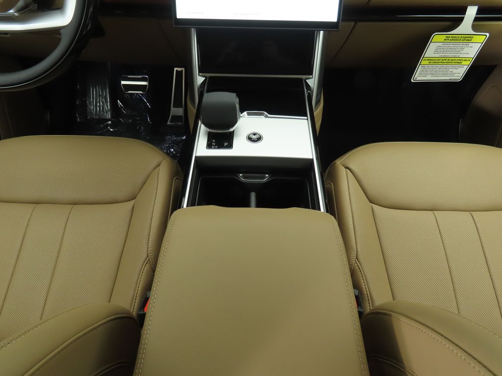 2025 Land Rover Range Rover SE photo 12