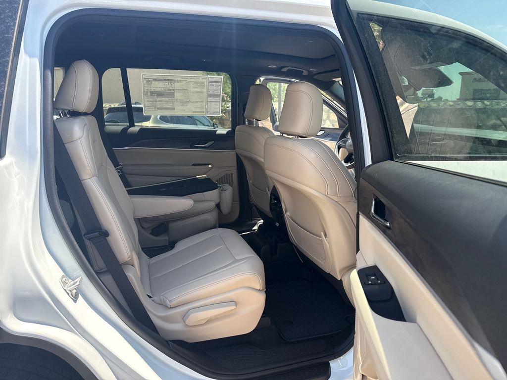 2025 Jeep Grand Cherokee L photo 10