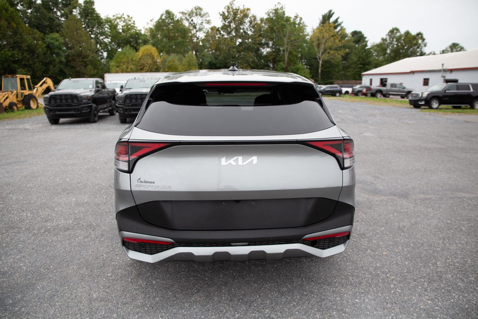 2023 Kia Sportage LX photo 3