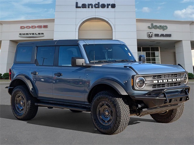 2024 Ford Bronco Black Diamond photo 3