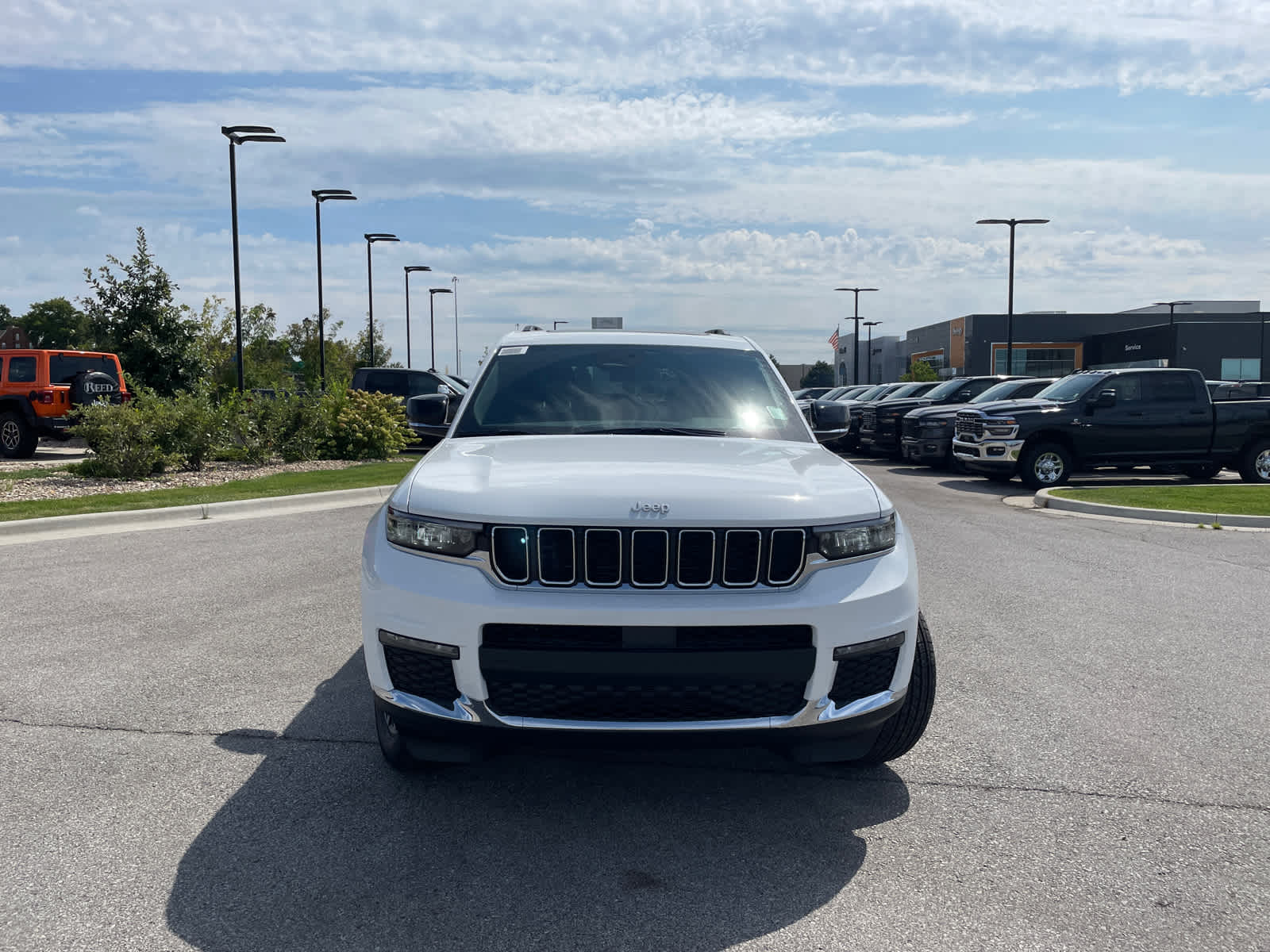 2025 Jeep Grand Cherokee Limited photo 3