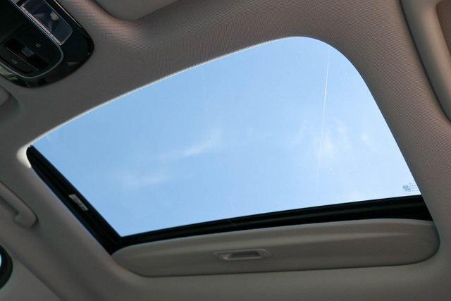 New 2025 White Hyundai SEL Convenience FWD image 10