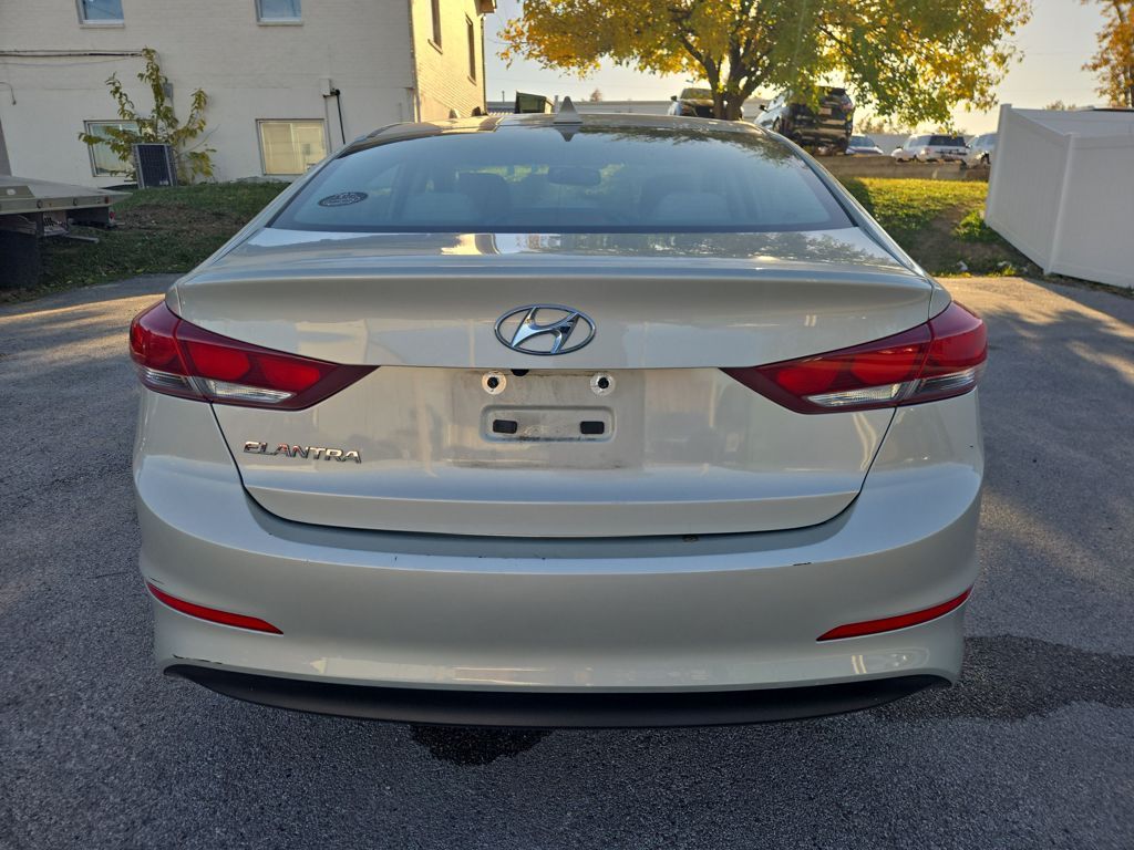 2018 Hyundai Elantra SEL photo 3