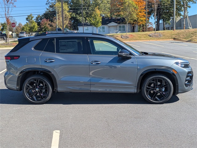 2025 Volkswagen Tiguan SE photo 2