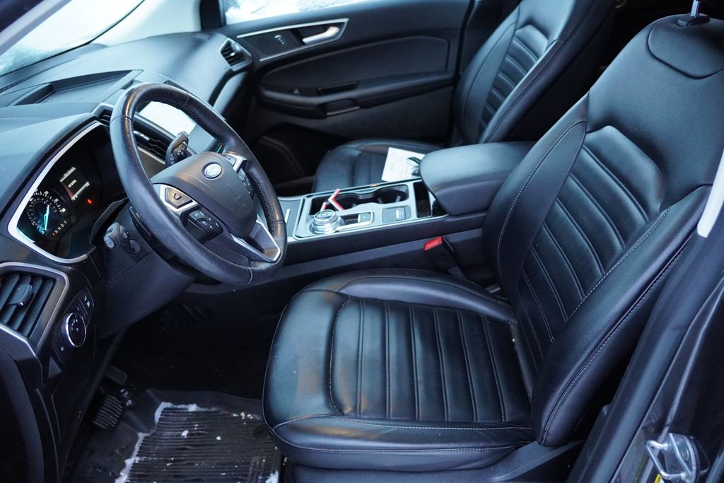2020 Ford Edge SEL photo 4