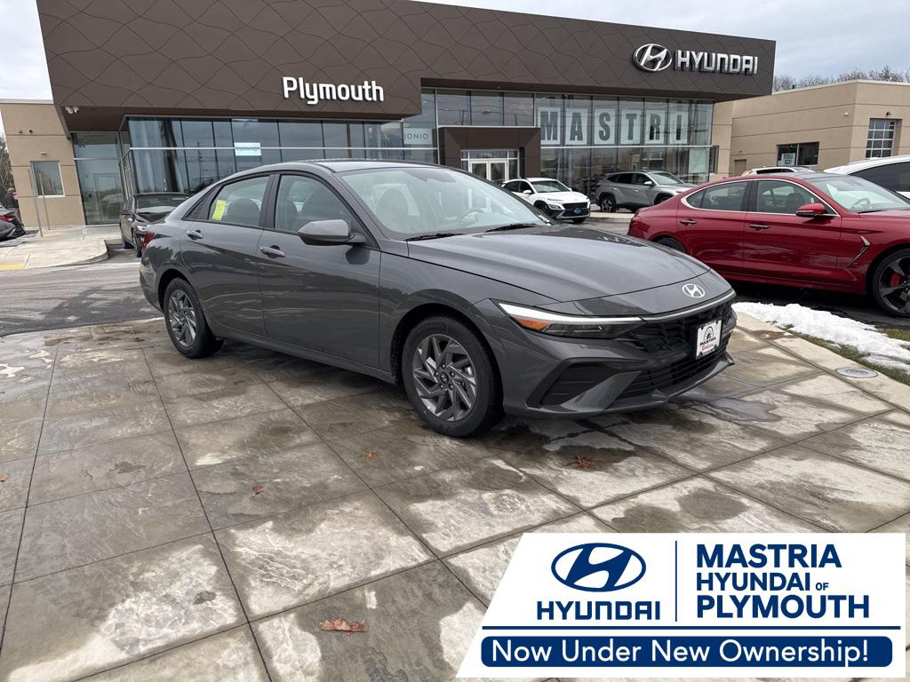 2026 Hyundai Elantra Blue's photo