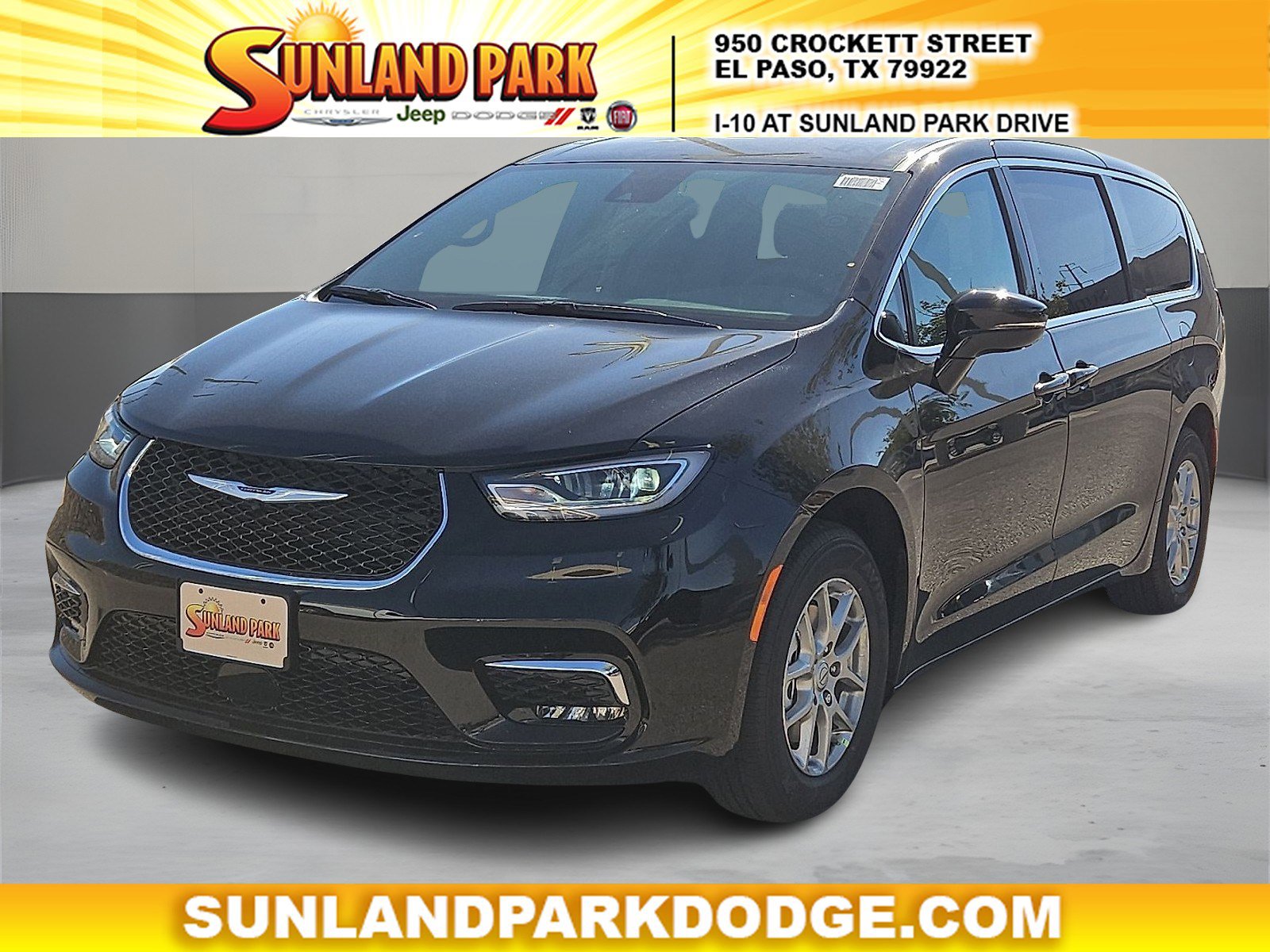 2026 Chrysler Pacifica Select's photo