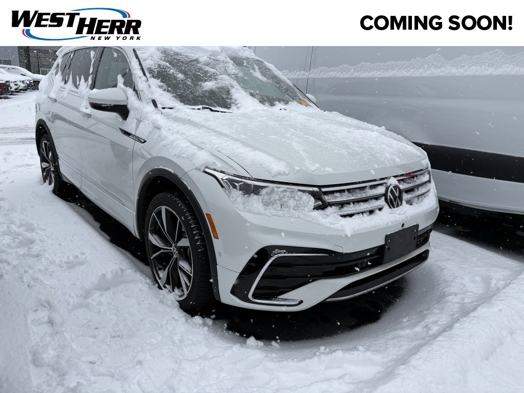 2023 Volkswagen Tiguan SEL R-LINE's photo
