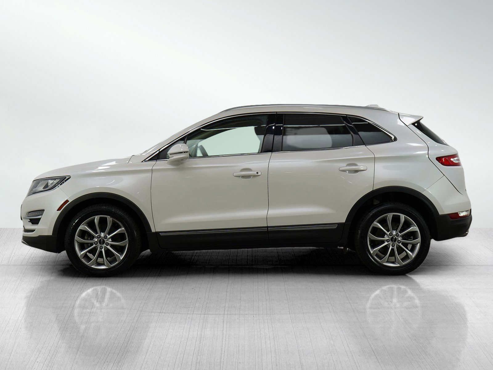 Used 2018 Lincoln MKC Select with VIN 5LMCJ2C9XJUL18842 for sale in Minneapolis, Minnesota