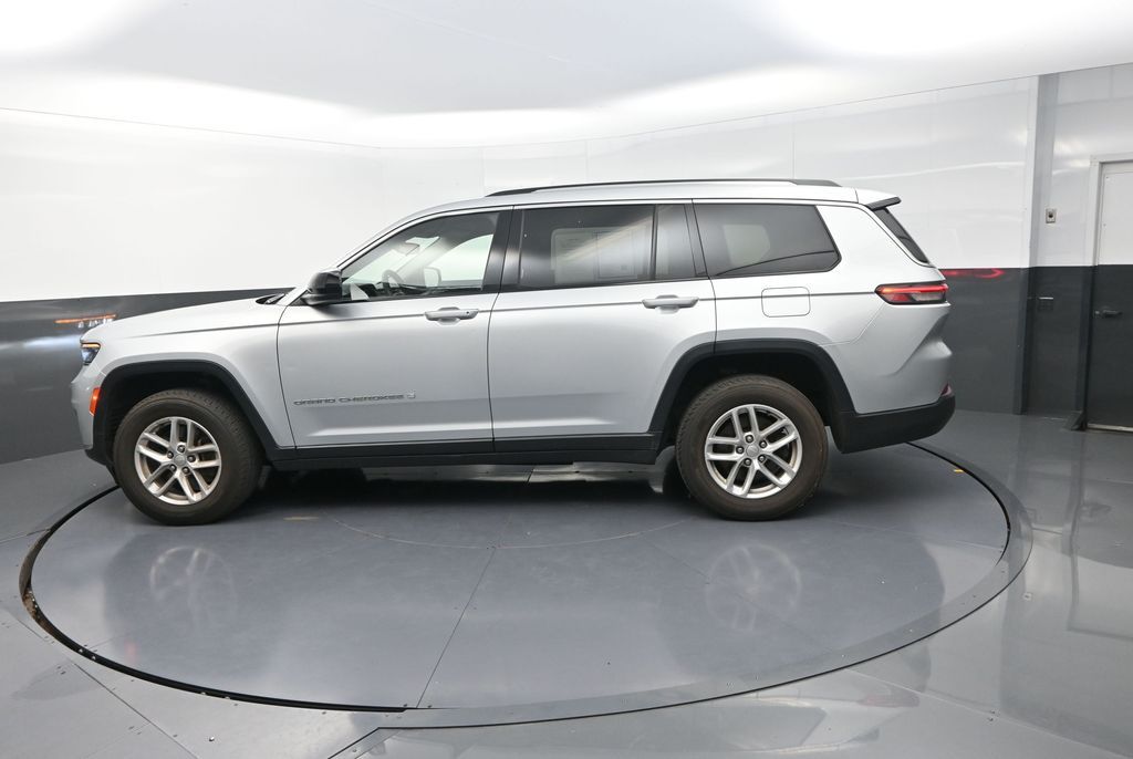 2023 Jeep Grand Cherokee Laredo photo 4