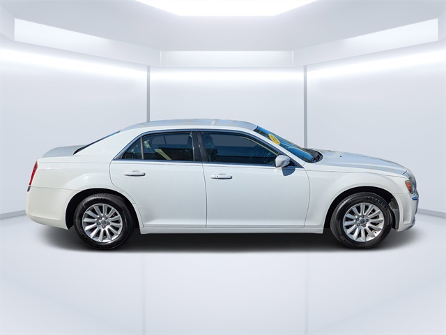 2012 Chrysler 300 Base photo 2