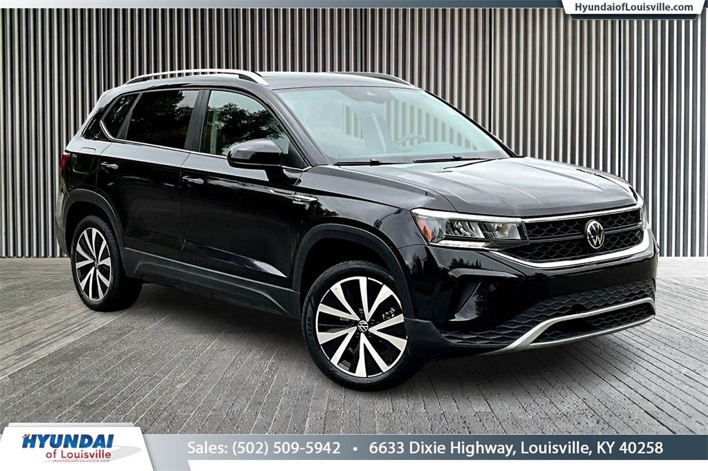 2024 Volkswagen Taos SE's photo