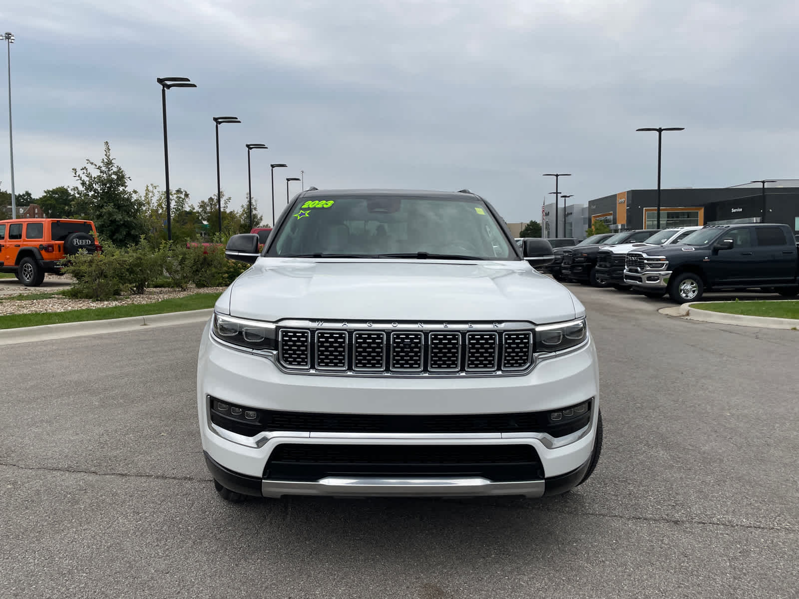 2023 Jeep Grand Wagoneer Base photo 3
