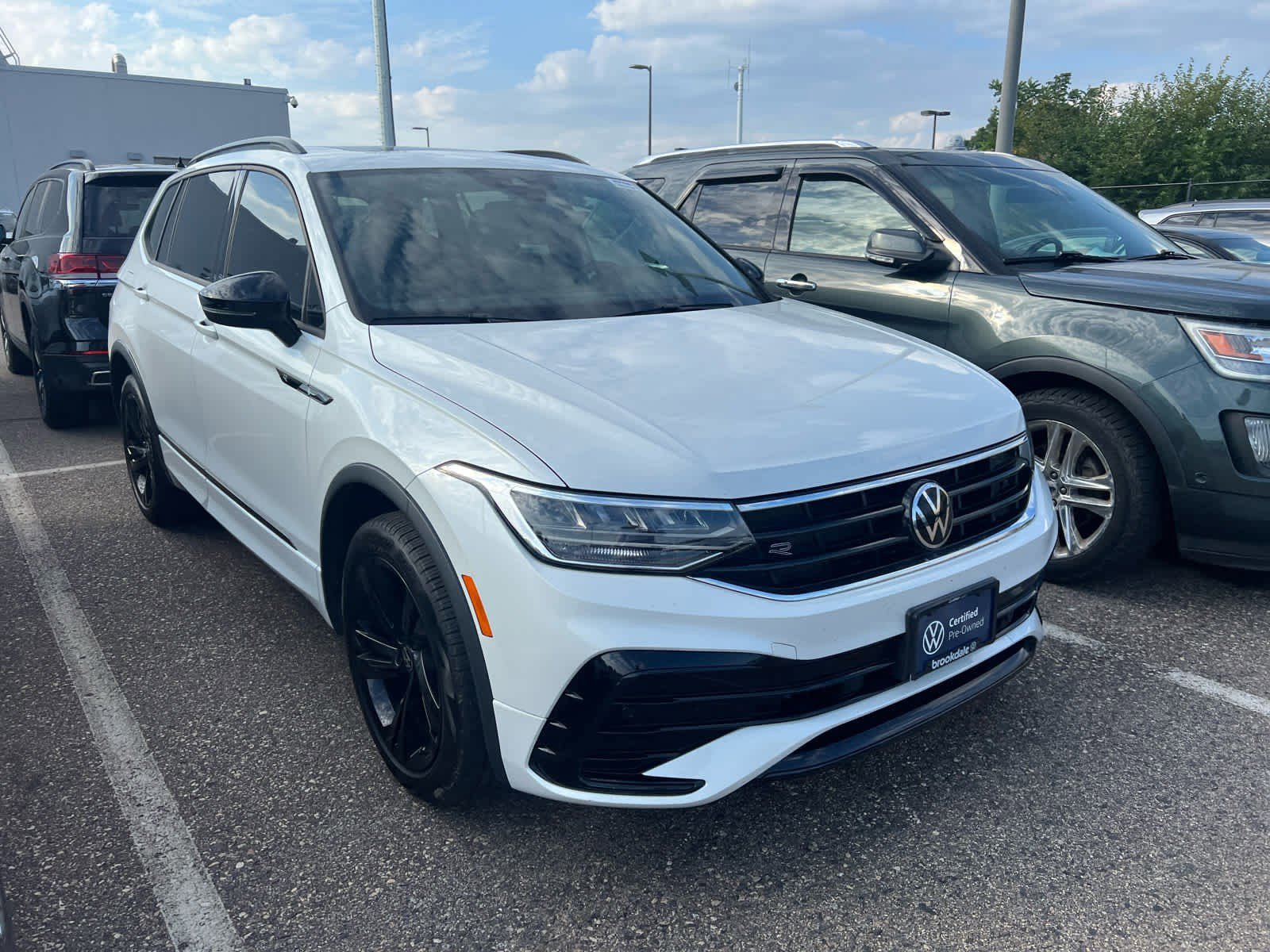 2023 Volkswagen Tiguan SE R-Line Black photo 2