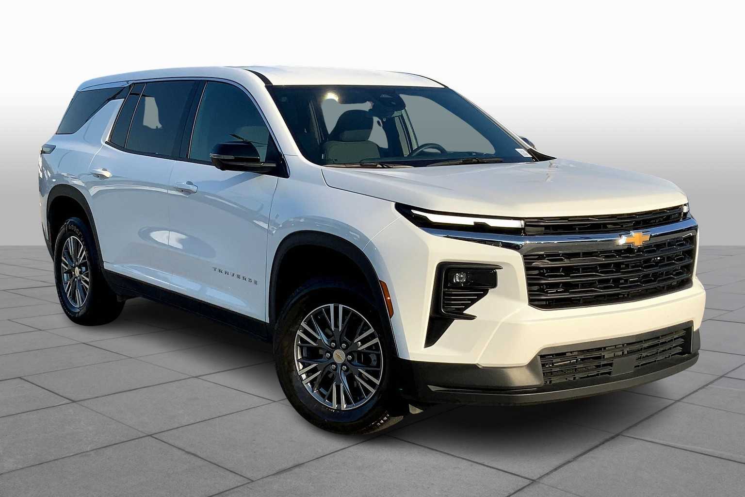 2024 Chevrolet Traverse LS photo 2