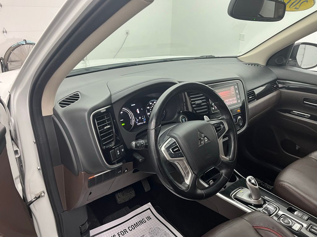 2018 Mitsubishi Outlander PHEV SEL photo 12
