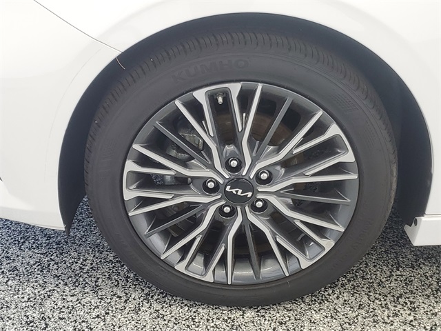 2023 Kia Forte GT-Line photo 5