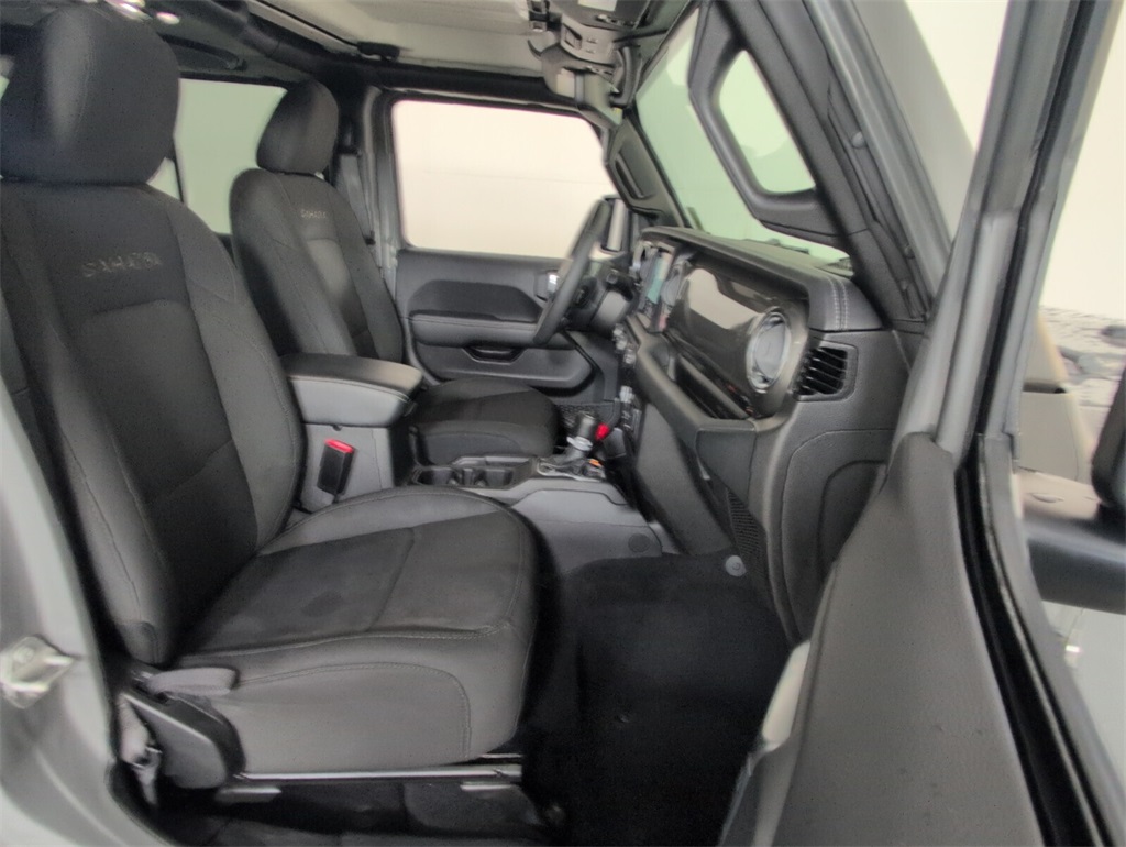 2023 Jeep Wrangler Sahara photo 14