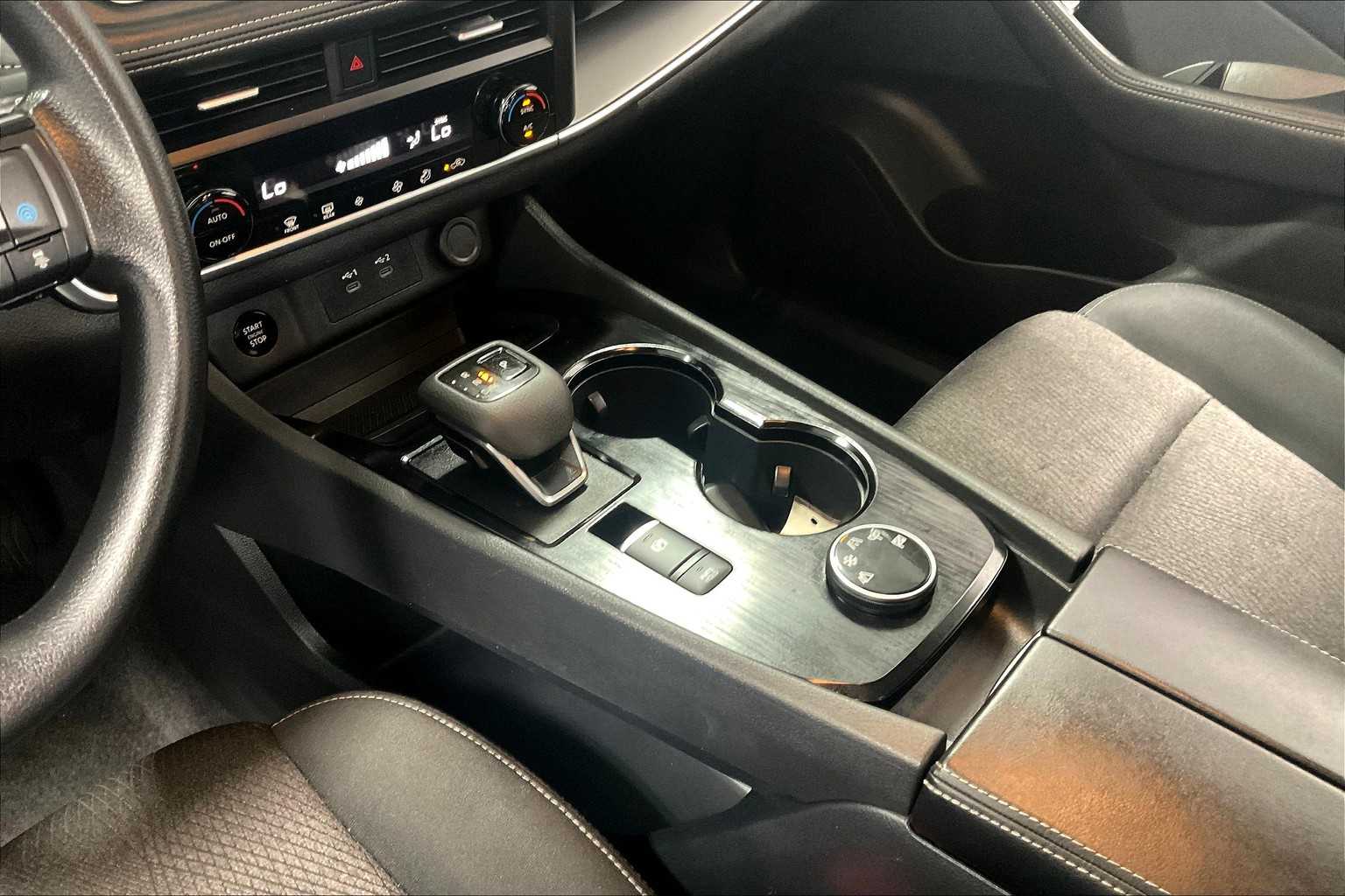 2024 Nissan Rogue SV photo 20