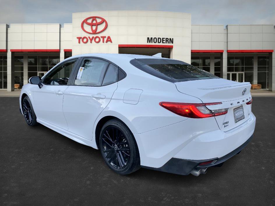2025 Toyota Camry SE photo 3