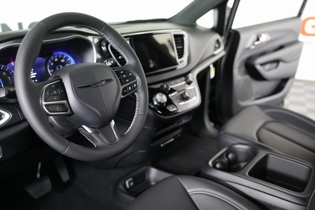 2026 Chrysler Voyager LX photo 12
