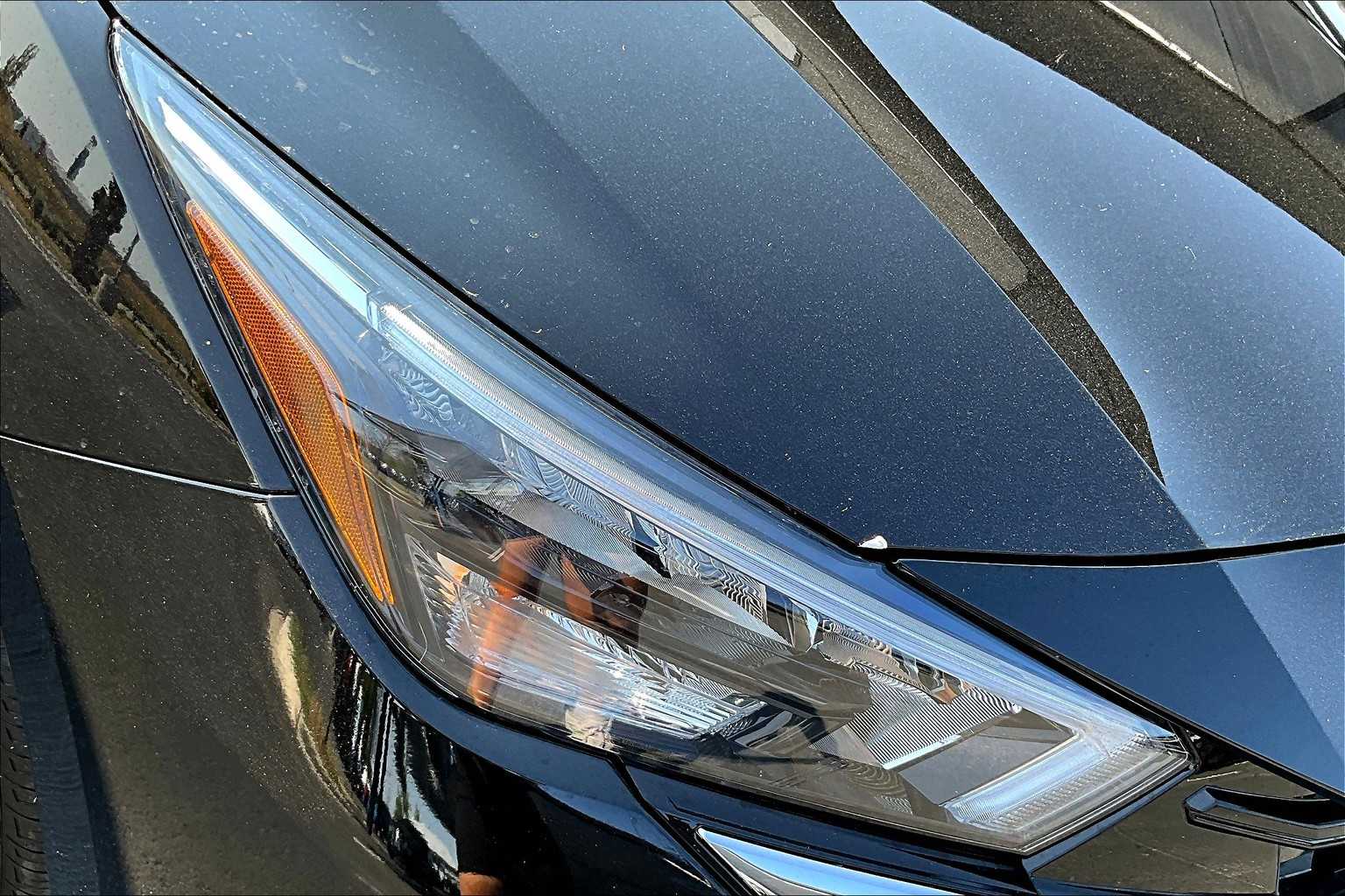 2025 Nissan Versa S photo 13