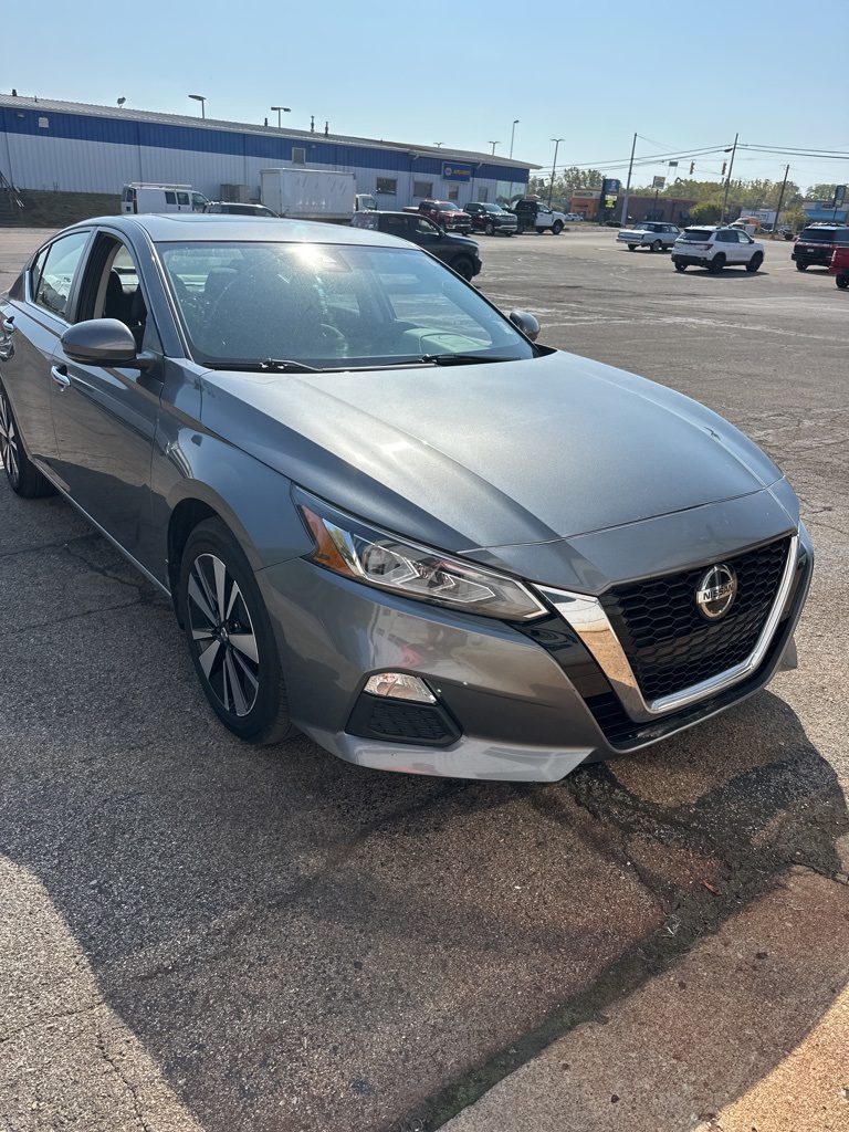 2022 Nissan Altima 2.5 SV photo 2