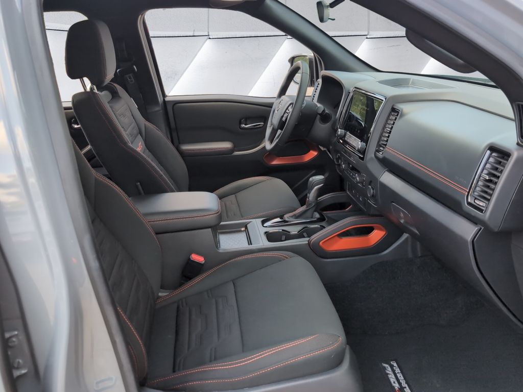 2024 Nissan Frontier PRO-4X photo 13