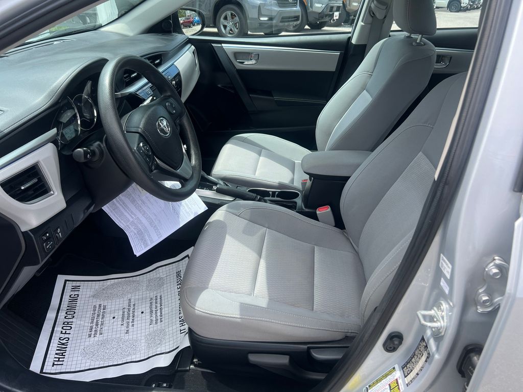 2014 Toyota Corolla LE photo 9