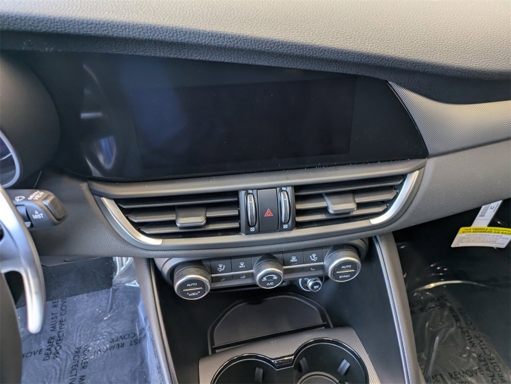 2025 Alfa Romeo Giulia Base photo 19