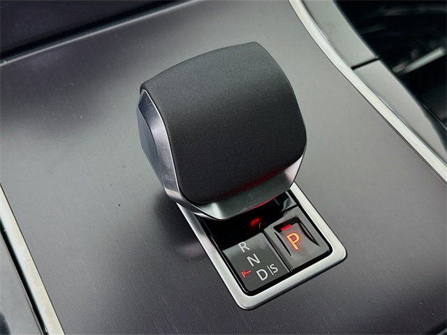 2026 Land Rover Range Rover Velar SE photo 17