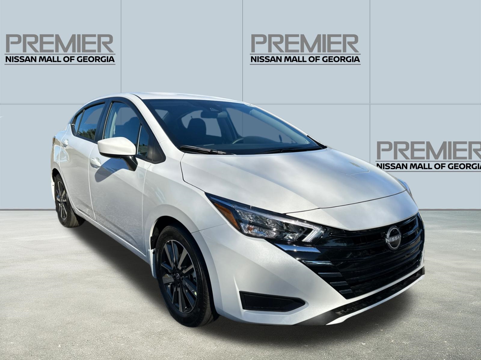 2025 Nissan Versa 1.6 SV photo 2