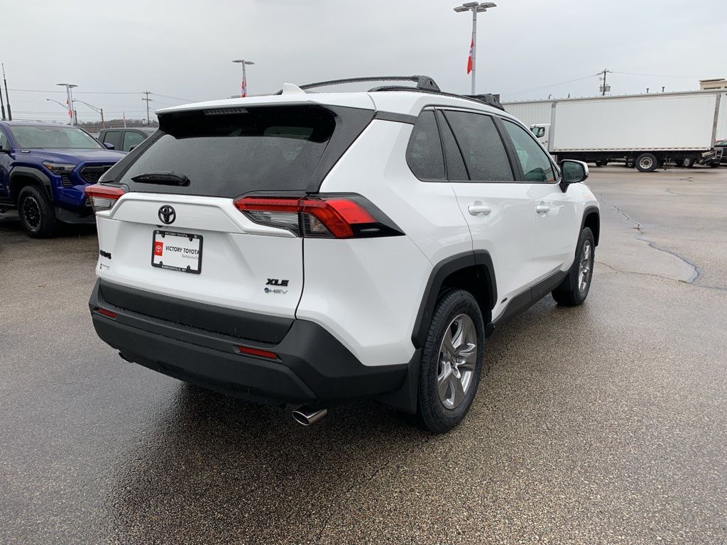 2025 Toyota RAV4 Hybrid XLE photo 4