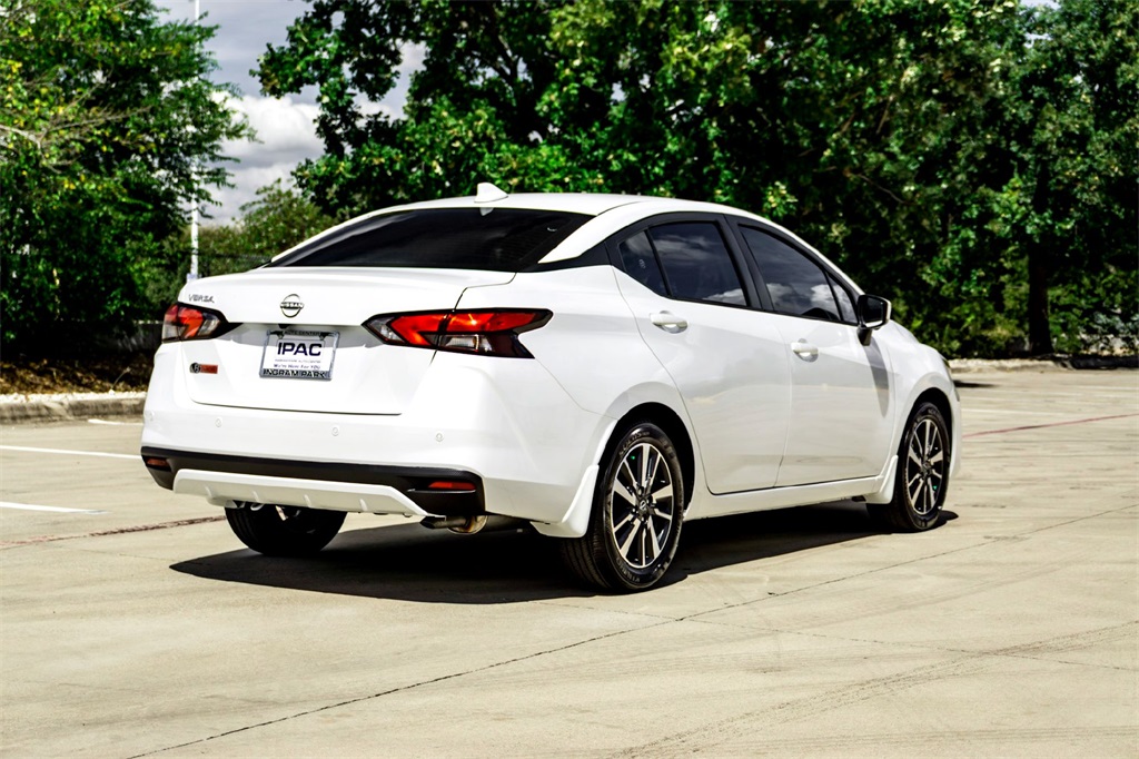 2025 Nissan Versa SV photo 4