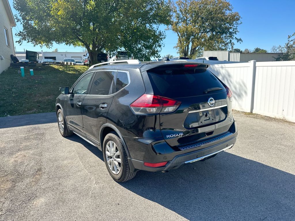 2019 Nissan Rogue SV photo 2