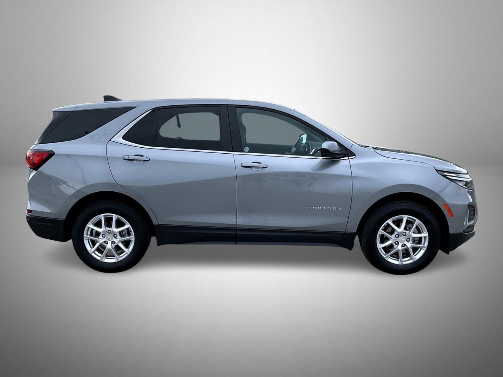 2024 Chevrolet Equinox LT photo 2