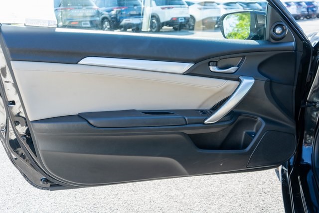 2018 Honda Civic Touring photo 11