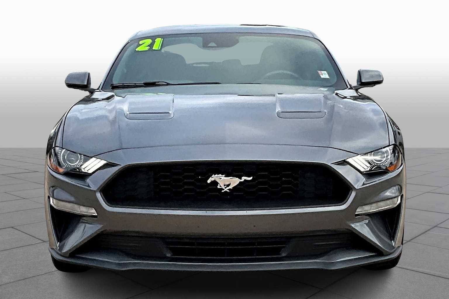 2021 Ford Mustang EcoBoost photo 4